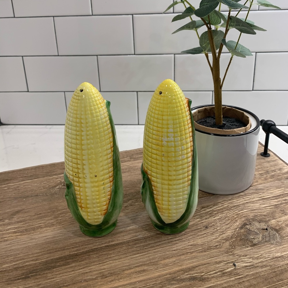 Vicki Tall Corn on Cob VTG Salt and Pepper Shakers